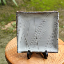 画像をギャラリービューアに読み込む, 紅白四方皿(2枚組) <波多野英生> kouhakuyohou-sara 2mai<Hideo Hadano>