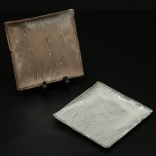 画像をギャラリービューアに読み込む, 紅白四方皿(2枚組) <波多野英生> kouhakuyohou-sara 2mai<Hideo Hadano>