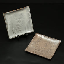 画像をギャラリービューアに読み込む, 紅白四方皿(2枚組) <波多野英生> kouhakuyohou-sara 2mai<Hideo Hadano>