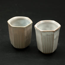 画像をギャラリービューアに読み込む, 萩紅白六角湯呑(2客)<波多野英生> hagi kouhaku rokkaku-yunomi <Hideo Hadano>