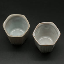 画像をギャラリービューアに読み込む, 萩紅白六角湯呑(2客)<波多野英生> hagi kouhaku rokkaku-yunomi <Hideo Hadano>
