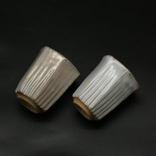 画像をギャラリービューアに読み込む, 萩紅白六角湯呑(2客)<波多野英生> hagi kouhaku rokkaku-yunomi <Hideo Hadano>