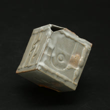 画像をギャラリービューアに読み込む, 萩角花入・グレー<波多野英生> hagi-kakuhanaire gray <Hideo Hadano>