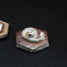 画像をギャラリービューアに読み込む, 萩巳香合 2 <波多野英生> hagi mi-kougou2 <Hideo Hadano>