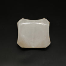 画像をギャラリービューアに読み込む, 白萩四方皿 <窯職人> shirahagi-yohouzara <syokunin>