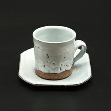 画像をギャラリービューアに読み込む, 萩珈琲碗(皿付) 1<波多野英生> hagi kohiwan sara 1 <Hideo Hadano>