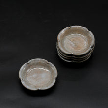 画像をギャラリービューアに読み込む, 萩輪花皿(小)・グレー5枚組<窯職人>hagi-rinkazarasyou-gray-5 <syokunin>