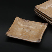 画像をギャラリービューアに読み込む, 萩銘々皿・枇杷(5枚)<波多野英生> hagi meimei-zara biwa-5 <Hideo Hadano>