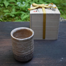 画像をギャラリービューアに読み込む, 萩湯呑<波多野善蔵> hagi-yunomi <Zenzou Hadano>