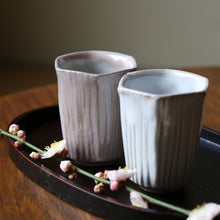 Charger l&#39;image dans la galerie, Hagi red and white hexagonal tea cup (2 customers) &lt;Hideo Hatano&gt;&lt;br&gt; hagi kouhaku rokkaku-yunomi&lt;br&gt; ＜Hideo Hadano＞
