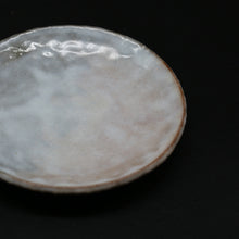 Afbeelding in Gallery-weergave laden, Hagi Round Plate 2 (Small) &lt;Kiln Craftsman&gt;&lt;br&gt; hagi-enzara2-syou＜syokunin＞

