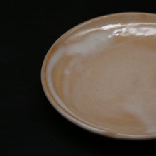 Cargar imagen en el visor de la galería, Hagi Round Plate 1 (Small) &lt;Kiln Craftsman&gt;&lt;br&gt; hagi-enzara1-syou＜syokunin＞

