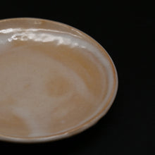 Afbeelding in Gallery-weergave laden, Hagi Round Plate 1 (Small) &lt;Kiln Craftsman&gt;&lt;br&gt; hagi-enzara1-syou＜syokunin＞
