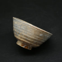 Carica l&#39;immagine nel visualizzatore di Gallery, Hagi Tea Bowl 1 &lt;Kiln Craftsman&gt;&lt;br&gt; hagi-chawan1 &lt;syokunin&gt;
