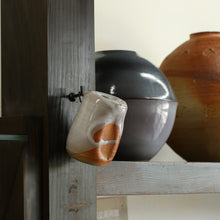 Load image into Gallery viewer, Hagi Horn Vase / Gray &lt;Hideo Hatano&gt;&lt;br&gt; hagi-kakuhanaire gray＜Hideo Hadano＞
