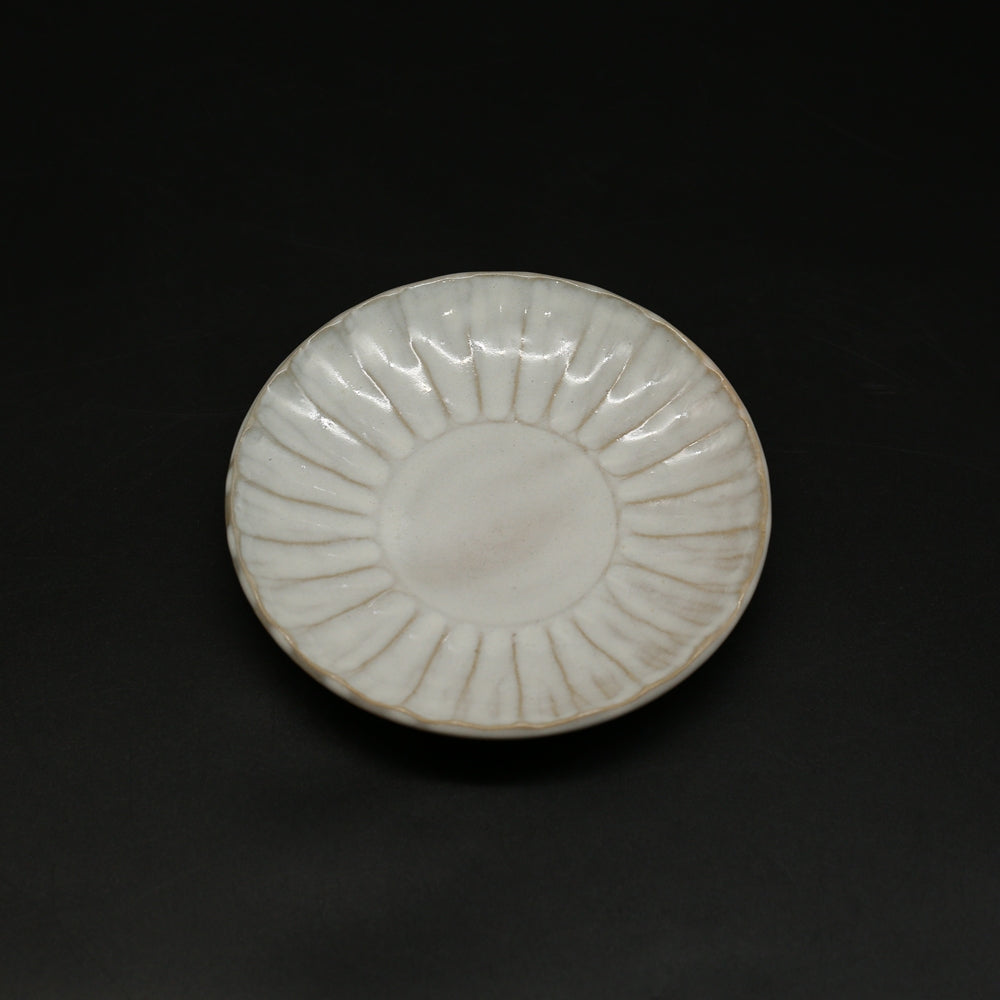 白萩菊花紋皿 ＜窯職人＞ shirahagi-kikkamonzara ＜syokunin＞