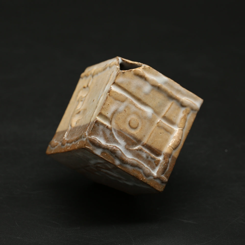 萩角花入・枇杷＜波多野英生＞ hagi-kakuhanaire biwa ＜Hideo Hadano＞