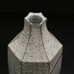 Shirahagi Wax Extraction Beveled Vase &lt;Zenzo Hatano&gt;<br> sirahagi rounuki mentori-hanaire<br> ＜Zenzou Hadano＞
