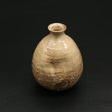 Load image into Gallery viewer, Hagi sake set (1 sake bottle, 1 guin)&lt;br&gt; &lt;Zenzo Hatano&gt;&lt;br&gt; hagi-syuki＜Zenzou Hadano＞
