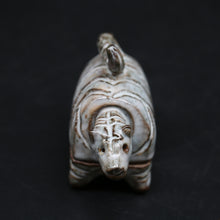 Load image into Gallery viewer, Hagi tiger incense (white clover) &lt;Hideo Hatano&gt;&lt;br&gt; hagi torakougou-sirahagi &lt;Hideo Hadano&gt;
