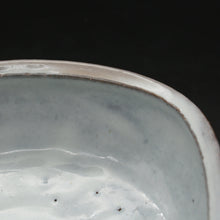 Cargar imagen en el visor de la galería, Shirahagi kiln strange square bowl &lt;Hideo Hatano&gt;&lt;br&gt; shirahagi youhen-yohoubachi&lt;br&gt; ＜Hideo Hadano＞
