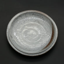 Load image into Gallery viewer, White clover plate &lt;Hideo Hatano&gt;&lt;br&gt; shirahagi-zara1&lt;br&gt; ＜Hideo Hadano＞
