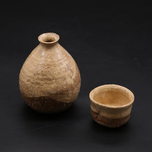 Afbeelding in Gallery-weergave laden, Hagi sake set 3 (sake bottle 1, guinoku 1)&lt;br&gt; &lt;Zenzo Hatano&gt;&lt;br&gt; hagi-syuki3＜Zenzou Hadano＞
