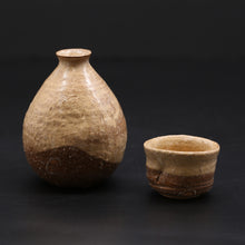Afbeelding in Gallery-weergave laden, Hagi sake set 3 (sake bottle 1, guinoku 1)&lt;br&gt; &lt;Zenzo Hatano&gt;&lt;br&gt; hagi-syuki3＜Zenzou Hadano＞
