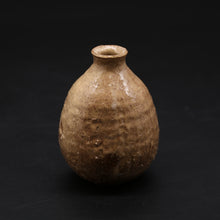 Afbeelding in Gallery-weergave laden, Hagi sake set 2 (sake bottle 1, sake cup 1)&lt;br&gt; &lt;Zenzo Hatano&gt;&lt;br&gt; hagi-syuki2 &lt;Zenzou Hadano&gt;
