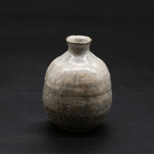 Load image into Gallery viewer, Hagi sake set 4 (sake bottle 1, guin 1)&lt;br&gt; &lt;Zenzo Hatano&gt;&lt;br&gt; hagi-syuki4＜Zenzou Hadano＞
