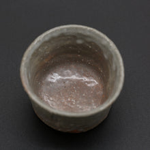 Lade das Bild in den Galerie-Viewer, Hagi sake set 4 (sake bottle 1, guin 1)&lt;br&gt; &lt;Zenzo Hatano&gt;&lt;br&gt; hagi-syuki4＜Zenzou Hadano＞
