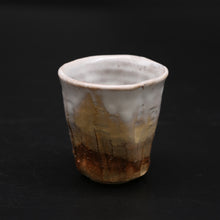 Cargar imagen en el visor de la galería, Hagi tea cup 1 &lt;Zenzo Hatano&gt;&lt;br&gt; hagi-yunomi&lt;br&gt; ＜Zenzou Hadano＞
