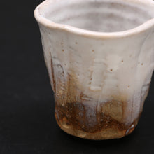 Cargar imagen en el visor de la galería, Hagi tea cup 1 &lt;Zenzo Hatano&gt;&lt;br&gt; hagi-yunomi&lt;br&gt; ＜Zenzou Hadano＞
