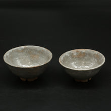 Afbeelding in Gallery-weergave laden, Hagi Couple Rice Bowl, Gray (2 guests) &lt;Kiln Craftsman&gt;&lt;br&gt; hagi meoto-meshiwan gure-＜syokunin＞
