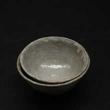 Cargar imagen en el visor de la galería, Hagi Couple Rice Bowl, Gray (2 guests) &lt;Kiln Craftsman&gt;&lt;br&gt; hagi meoto-meshiwan gure-＜syokunin＞

