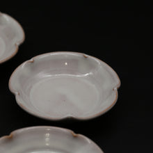 Carica l&#39;immagine nel visualizzatore di Gallery, Hagiwa flower plate (small), set of 5 white bush clover &lt;kiln craftsman&gt;&lt;br&gt; hagi-rinkazarasyou-shirahagi-5maigumi＜syokunin＞

