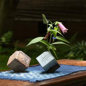 Hagi corner flower vase, loquat &lt;Hideo Hatano&gt;<br> hagi-kakuhanaire biwa &lt;Hideo Hadano&gt;