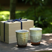 Afbeelding in Gallery-weergave laden, Hagi red and white tea cup (2 customers) &lt;Hideo Hatano&gt;&lt;br&gt; hagi kouhaku-yunomi&lt;br&gt; ＜Hideo Hadano＞

