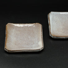 Load image into Gallery viewer, Hagi Square Plate / Yamahen (set of 6) &lt;Kiln Craftsman&gt;&lt;br&gt; hagi yohou-zara youhen＜syokunin＞
