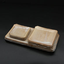 Afbeelding in Gallery-weergave laden, Hagi Square Plate / Loquat (6 pieces) &lt;Kiln Craftsman&gt;&lt;br&gt; hagi yohou-zara biwa＜syokunin＞
