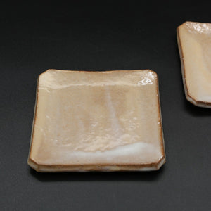 Hagi Square Plate / Loquat (6 pieces) &lt;Kiln Craftsman&gt;<br> hagi yohou-zara biwa＜syokunin＞