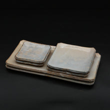 Afbeelding in Gallery-weergave laden, Hagi square dish, gray (set of 6) &lt;kiln craftsman&gt;&lt;br&gt; hagi yohou-zara gray＜syokunin＞
