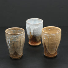 Afbeelding in Gallery-weergave laden, Hagi beer sake cup, gray &lt;Hideo Hatano&gt;&lt;br&gt; hagi-mugisyunomi gray&lt;br&gt; ＜Hideo Hadano＞
