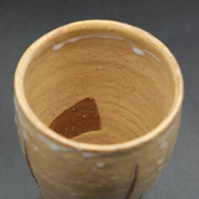 Load image into Gallery viewer, Hagi Beer Sake Cup / Loquat &lt;Hideo Hatano&gt;&lt;br&gt; hagi-mugisyunomi biwa&lt;br&gt; ＜Hideo Hadano＞
