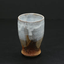Afbeelding in Gallery-weergave laden, Hagi Beer Sake Cup, White Hagi &lt;Hideo Hatano&gt;&lt;br&gt; hagi-mugisyunomi shirahagi&lt;br&gt; ＜Hideo Hadano＞
