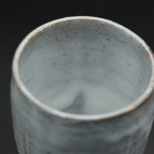 Load image into Gallery viewer, Hagi Beer Sake Cup, White Hagi &lt;Hideo Hatano&gt;&lt;br&gt; hagi-mugisyunomi shirahagi&lt;br&gt; ＜Hideo Hadano＞
