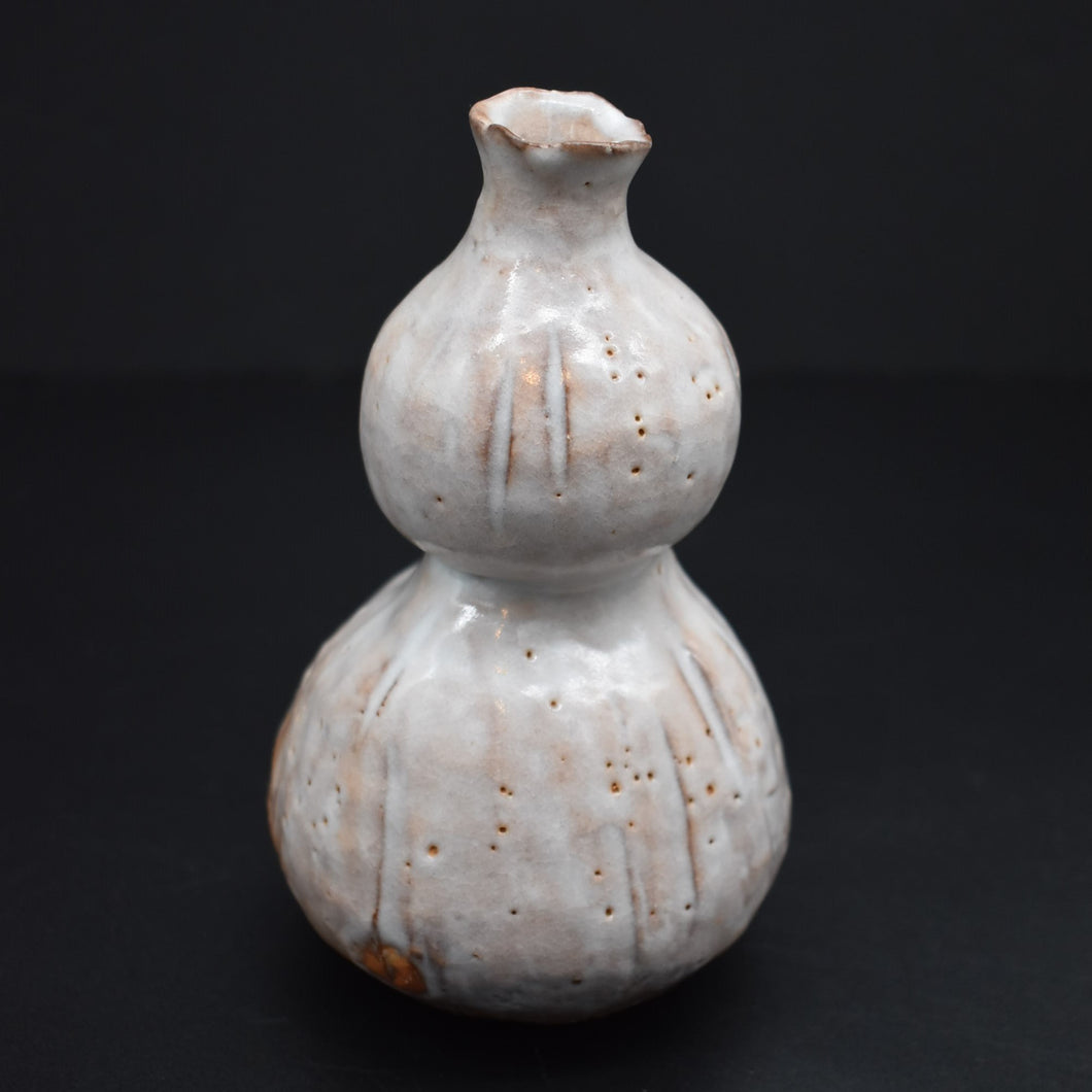 Hagi Gourd Sake Bottle <Hideo Hatano><br> hagi hisago-tokkuri<br> ＜Hideo Hadano＞