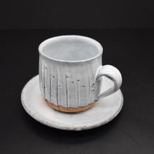 Cargar imagen en el visor de la galería, Hagi Shinogi coffee bowl (with plate)&lt;br&gt; &lt;Hideo Hatano&gt;&lt;br&gt; hagi shinogi-kohiwan&lt;br&gt; ＜Hideo Hadano＞

